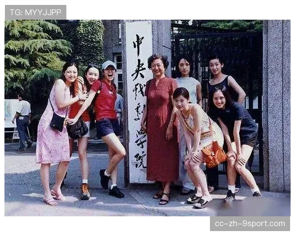 同班同老师，成绩却差距悬殊？人民日报这样说，同班同学一起补课好吗