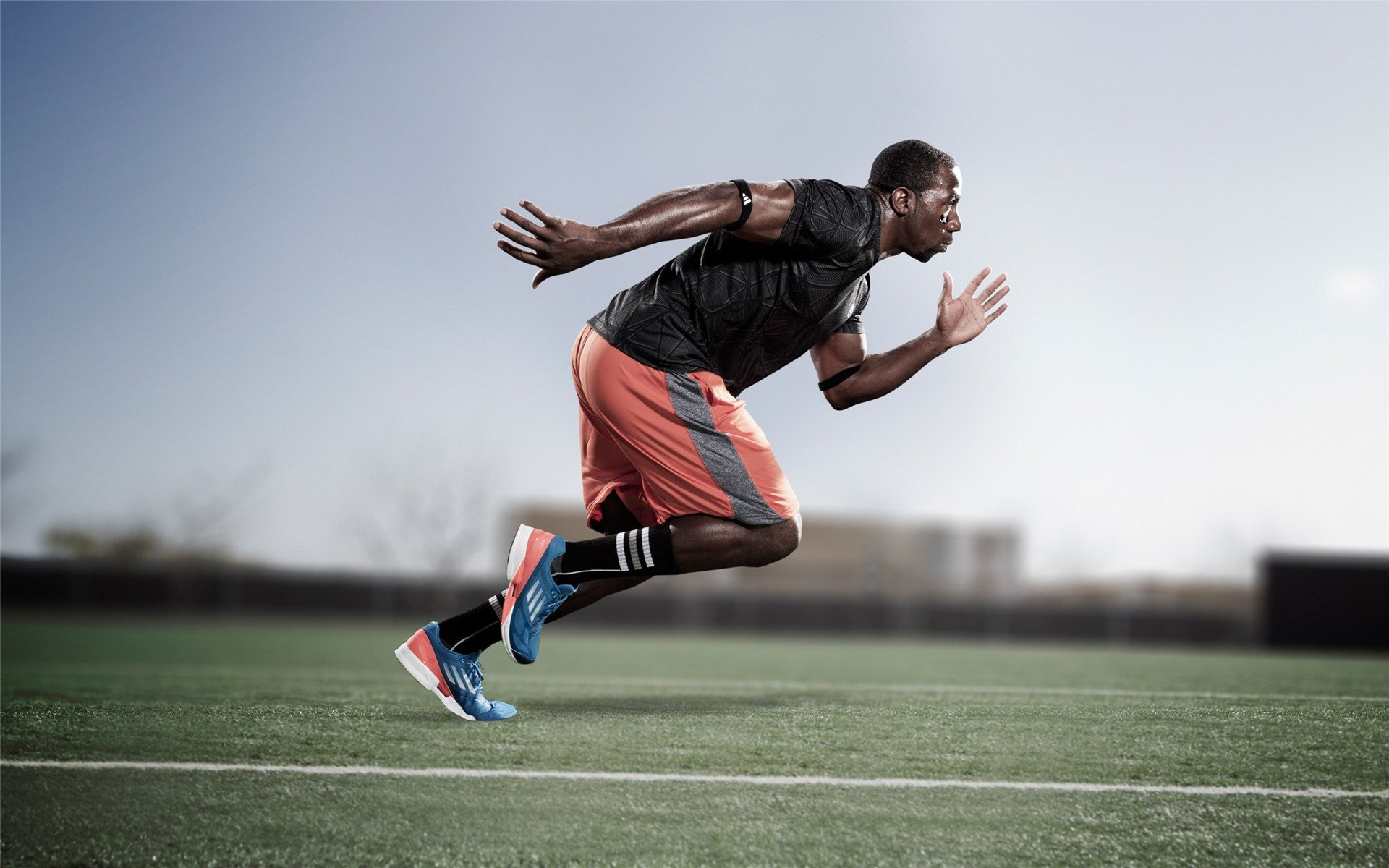 从泥泞球场到世界舞台的崛起,从泥泞到白昼