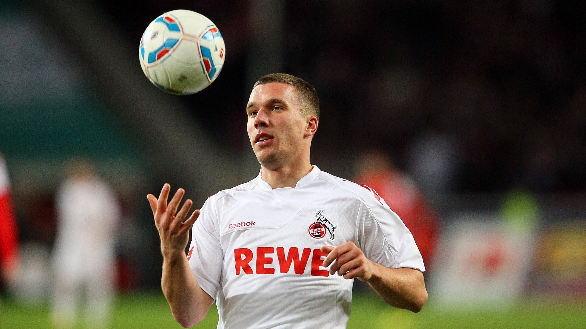 从泥泞球场到世界舞台的崛起,从泥泞到白昼